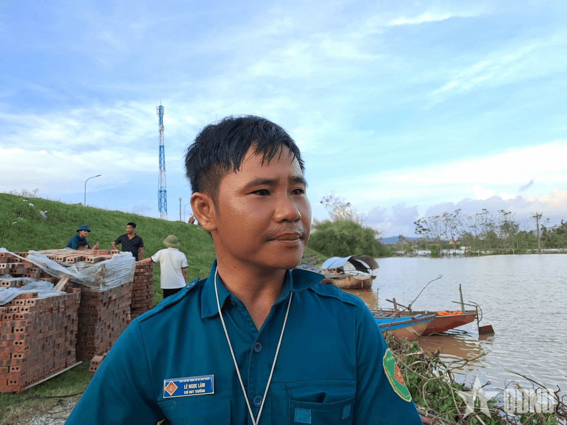 “Sao vuông” dũng cảm cứu người trong lũ