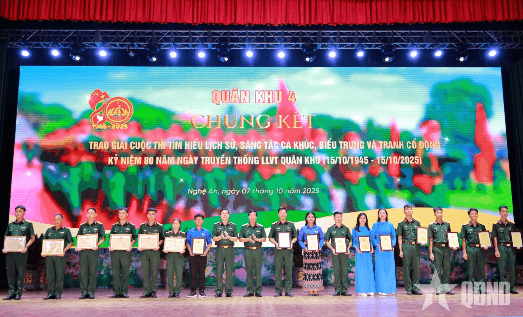 Trao giải các cuộc thi hướng về kỷ niệm Ngày truyền thống Lực lượng vũ trang Quân khu 4