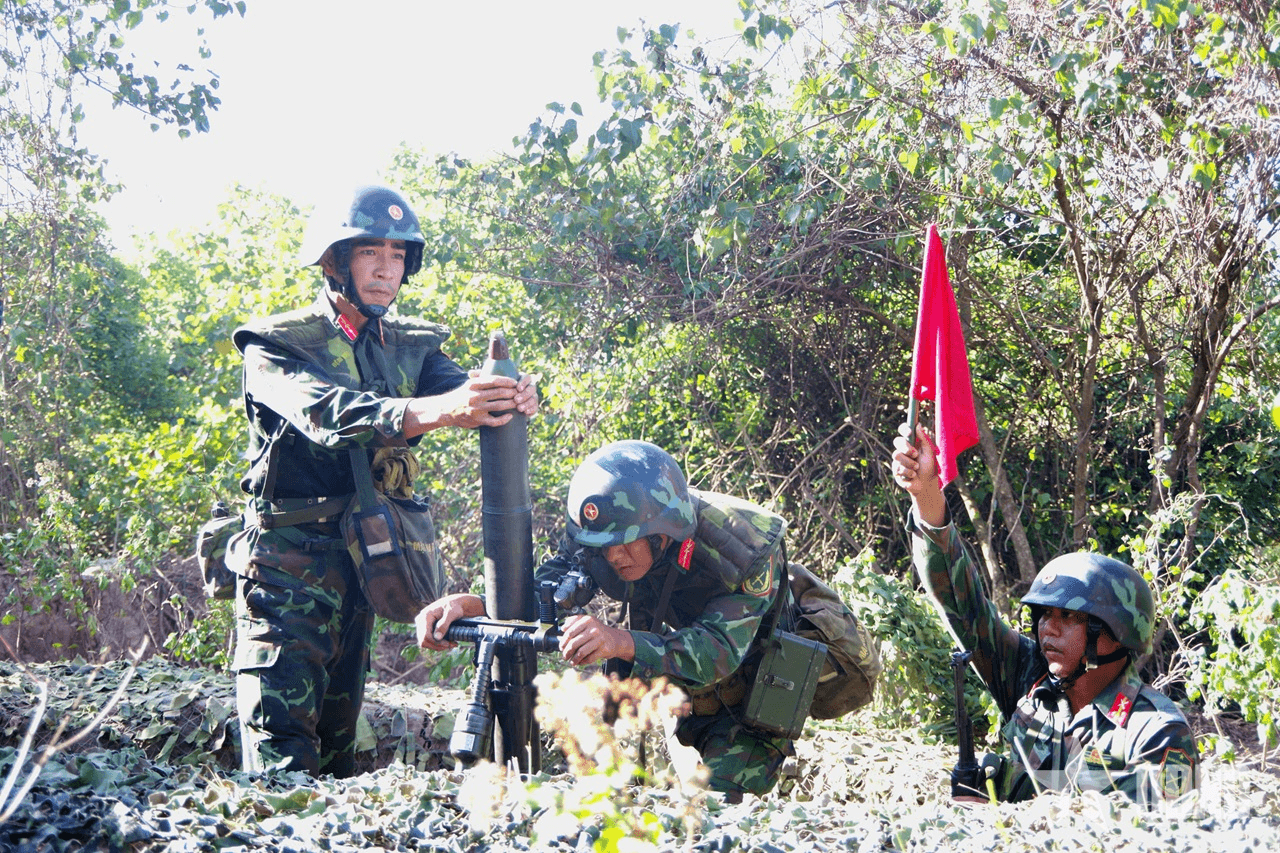 Quân khu 9: Diễn tập chiến thuật đề mục: “Tiểu đoàn bộ binh được tăng hỏa lực của Trung đoàn phòng ngự bờ biển có bắn đạn hơi”