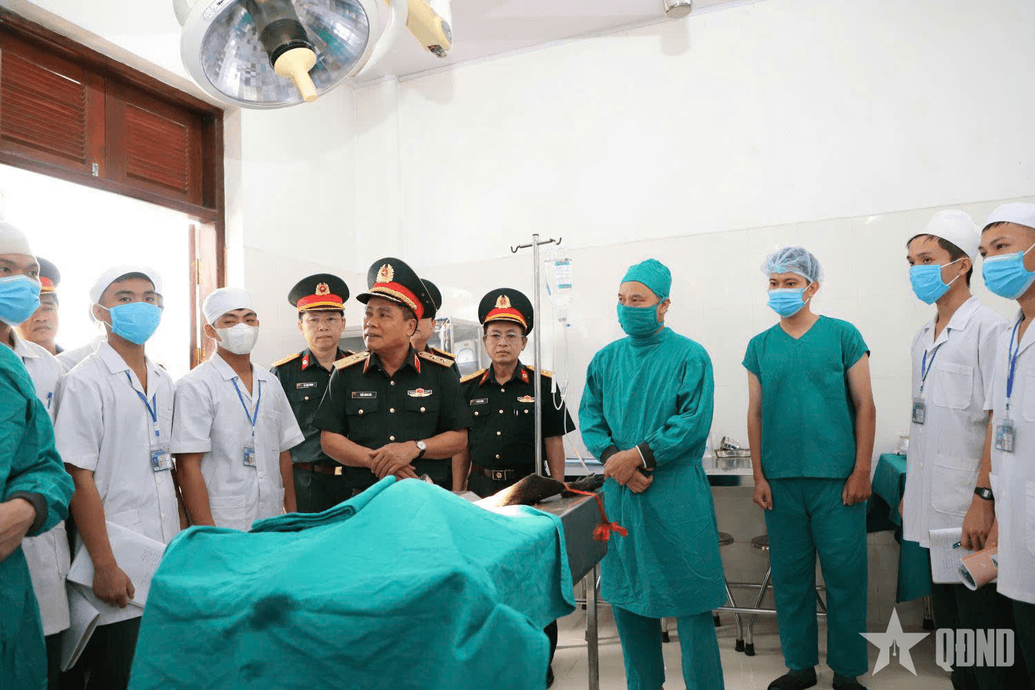 Trung tướng Trần Minh Đức kiểm tra Trường Cao đẳng Hậu cần 1
