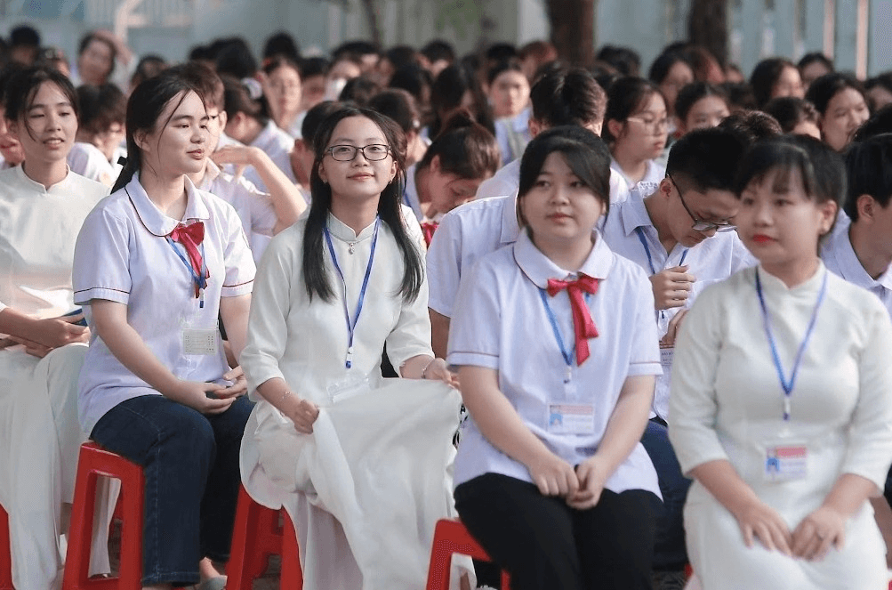 Ban hành chương trình nâng cao của học sinh trường THPT chuyên