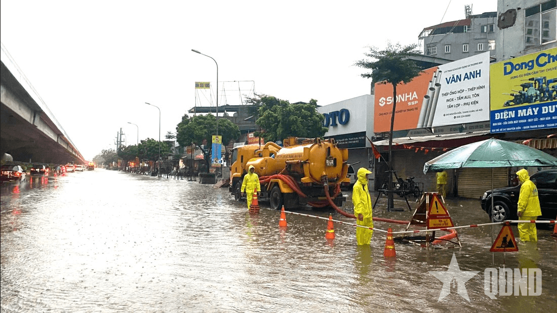 Hà Nội vận hành tối đa các trạm bơm để tiêu thoát nước