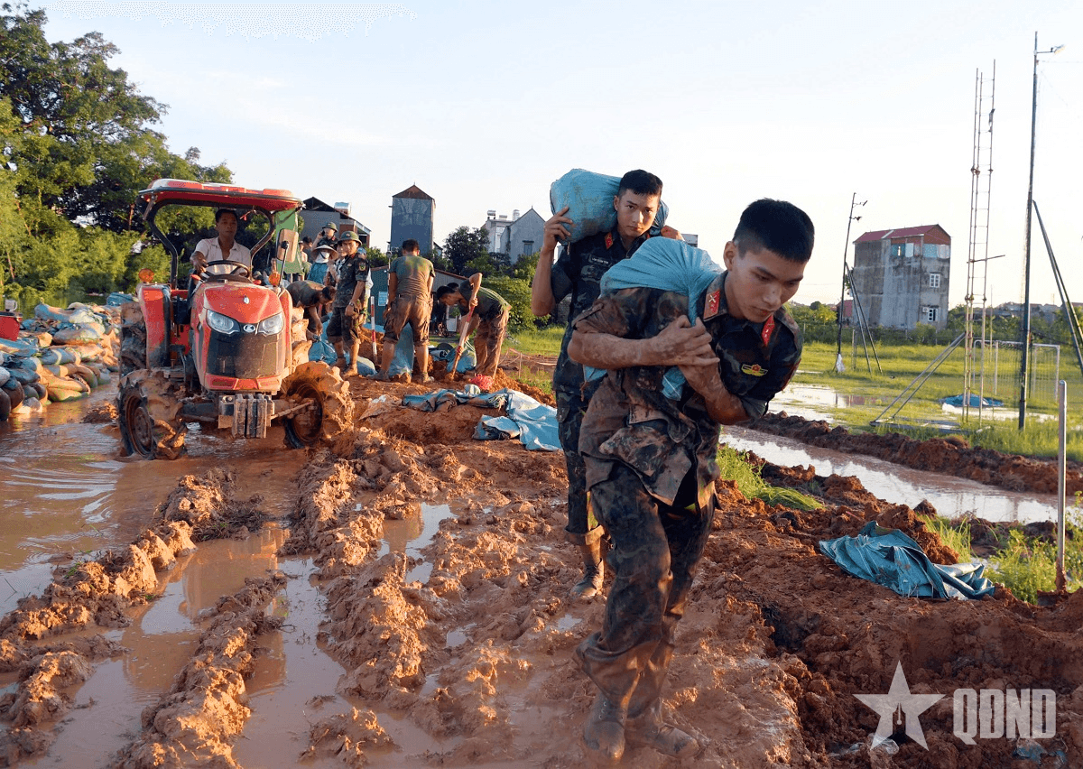 Cứu hộ, sơ tán nhân dân vùng ngập lụt ở Bắc Ninh