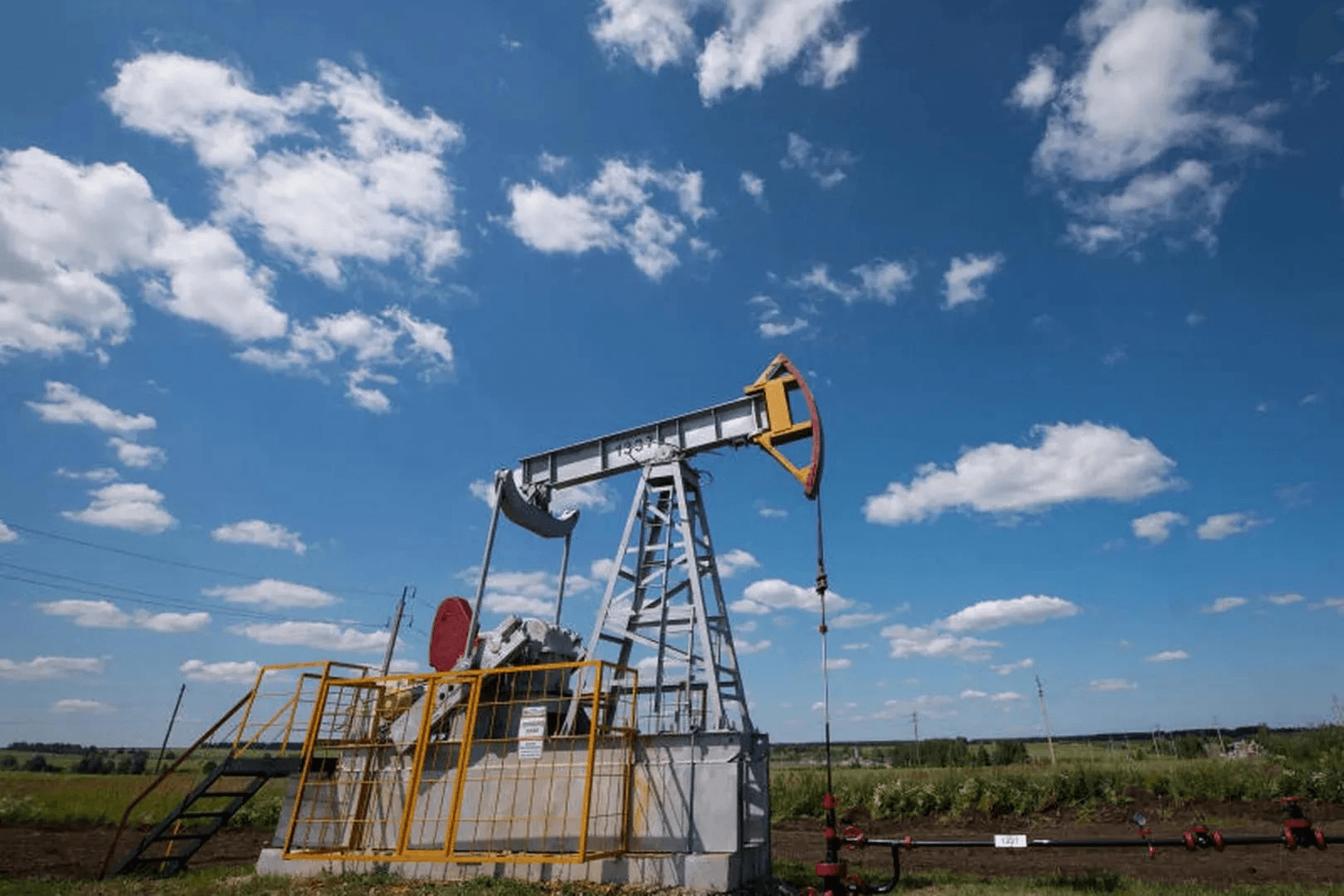 Giá xăng dầu hôm nay (8-10): OPEC+ thận trọng trước dự báo dư cung dầu toàn cầu