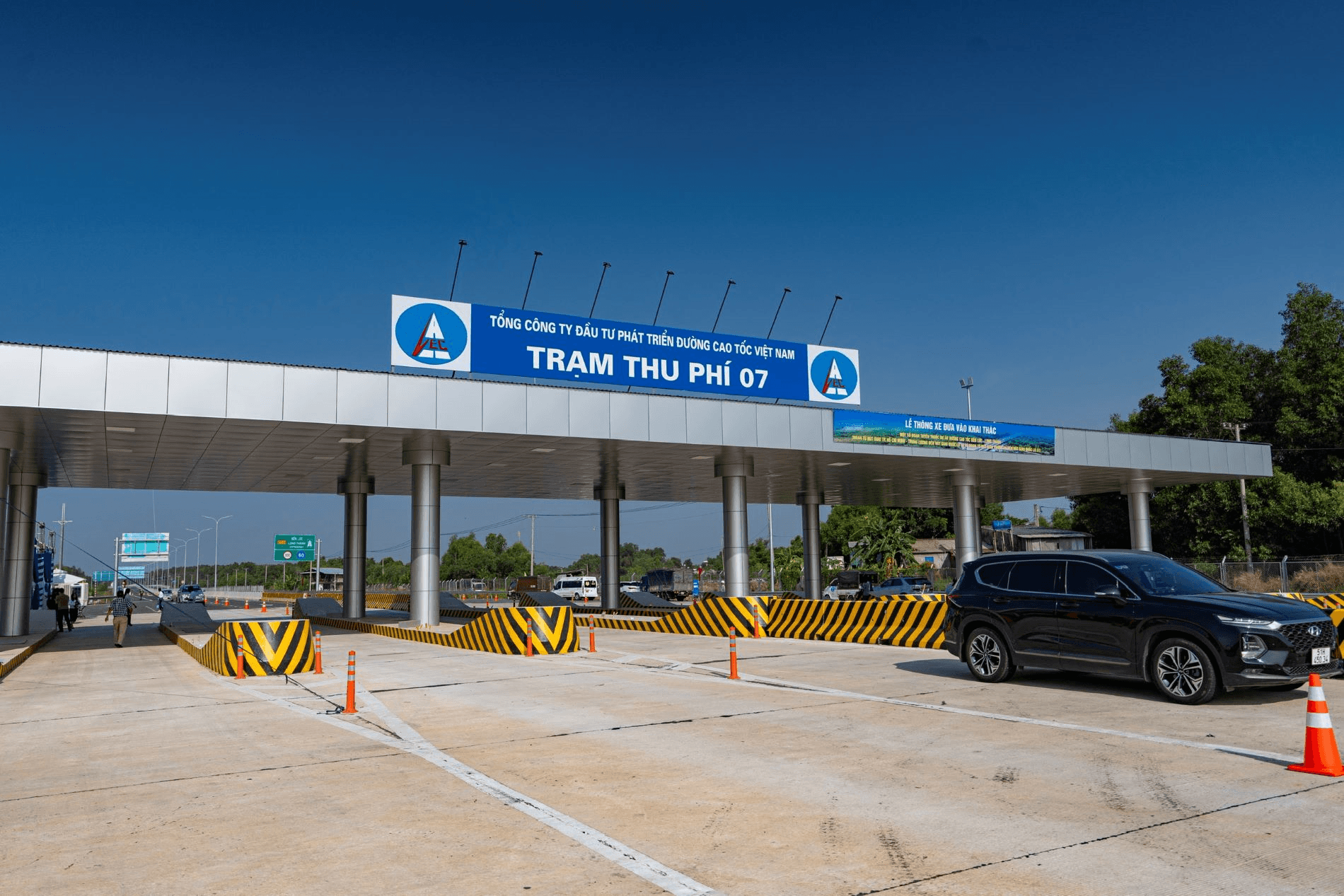 Nhiều tuyến quốc lộ, cao tốc miễn phí đường bộ với xe chở hàng cứu trợ vùng lũ