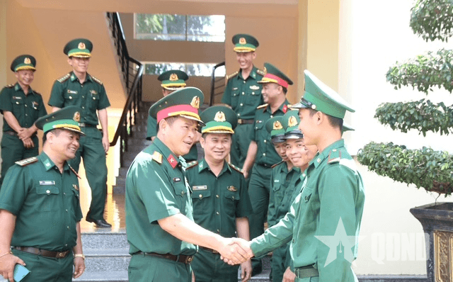 Bộ CHQS tỉnh Đắk Lắk kiểm tra các đồn biên phòng trên tuyến biên giới