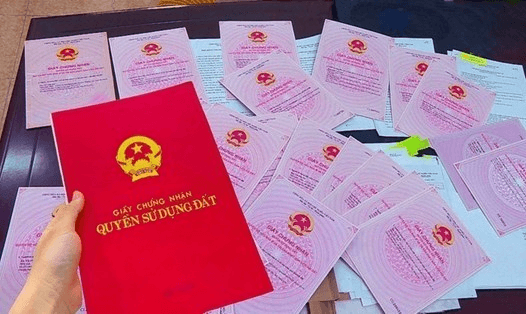 Mong chờ sổ đỏ