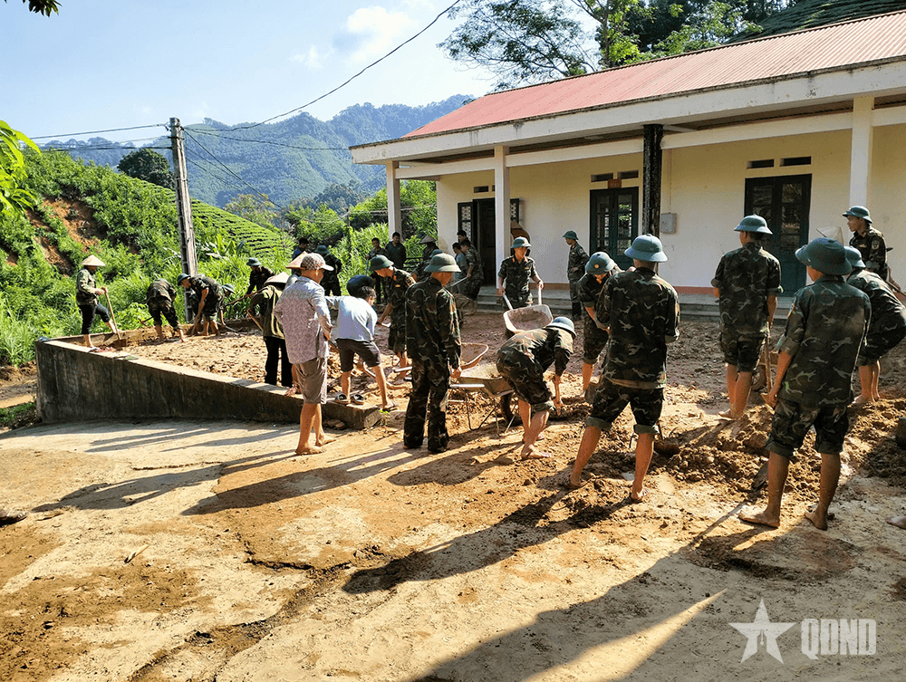 Bộ CHQS tỉnh Thái Nguyên tham gia khắc phục hậu quả của cơn bão số 11