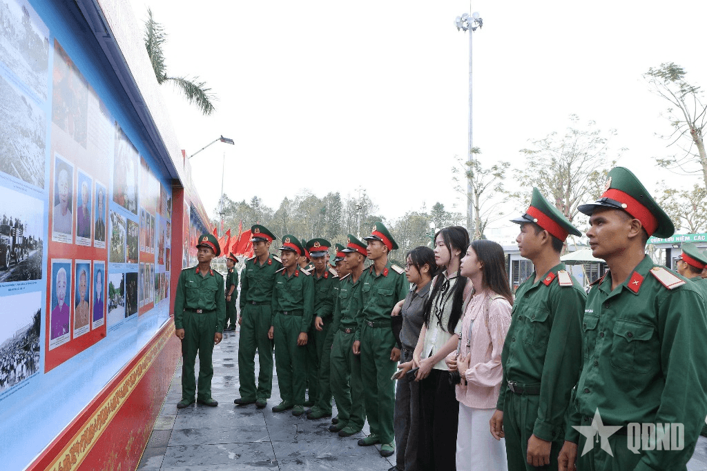 Triển lãm “Lực lượng vũ trang Quân khu 4 - 80 năm xây dựng, chiến đấu và trưởng thành”