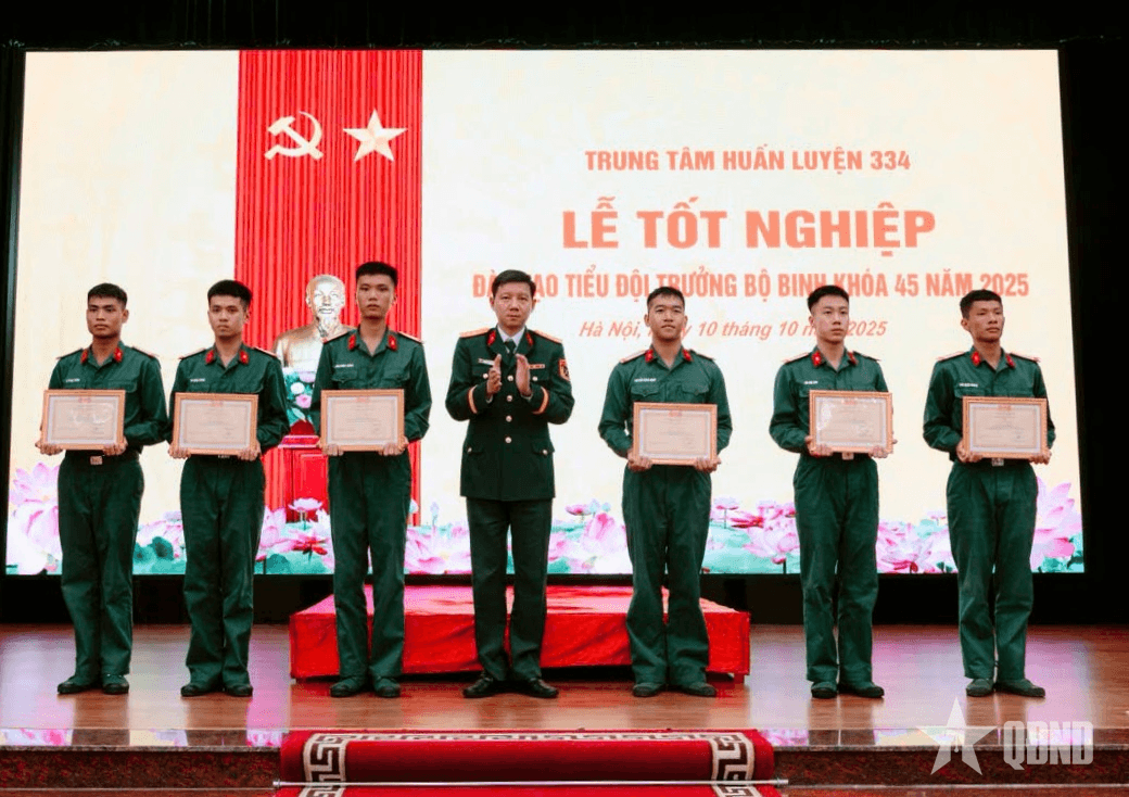 Trung tâm Huấn luyện 334 tổ chức Lễ tốt nghiệp lớp đào tạo Tiểu đội trưởng bộ binh khóa 45