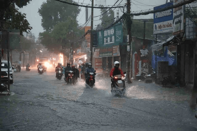 Cảnh báo mưa lớn cục bộ từ Hà Tĩnh đến Lâm Đồng và Nam Bộ