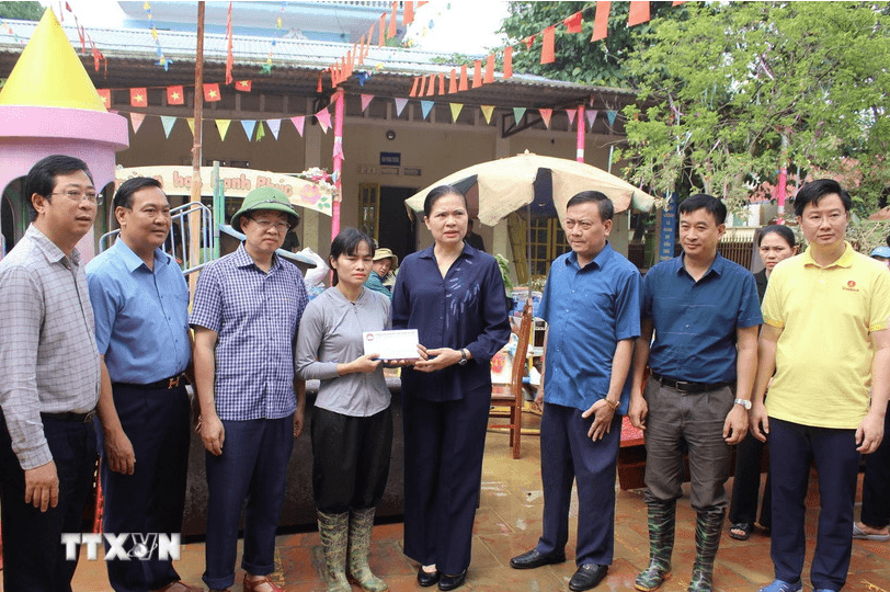 Đoàn công tác Ủy ban Trung ương Mặt trận Tổ quốc Việt Nam thăm hỏi người dân bị ảnh hưởng lũ lụt tại Bắc Ninh