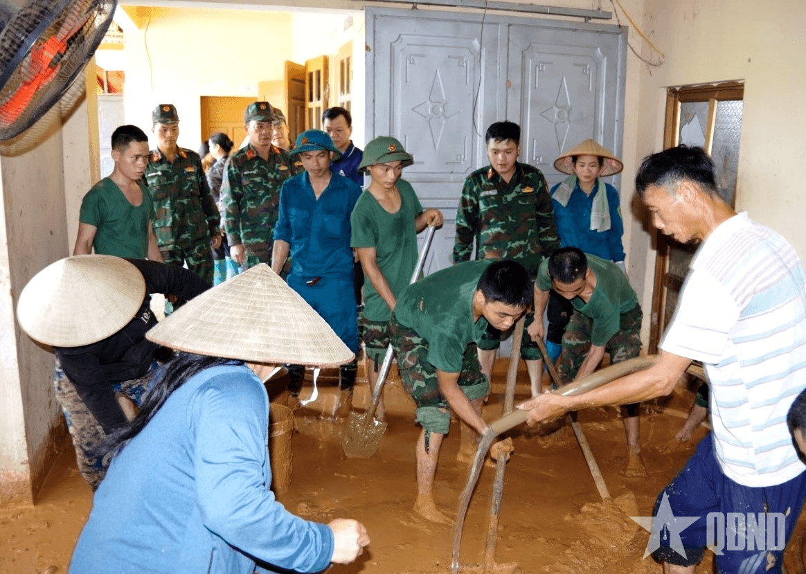 Sư đoàn 346 kịp thời giúp dân khắc phục hậu quả bão lũ