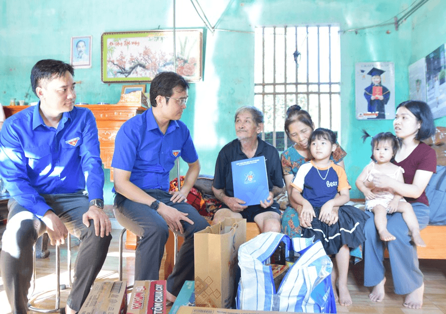 Thiết thực chia sẻ với người dân Bắc Ninh và Hà Tĩnh bị ảnh hưởng bởi bão lũ