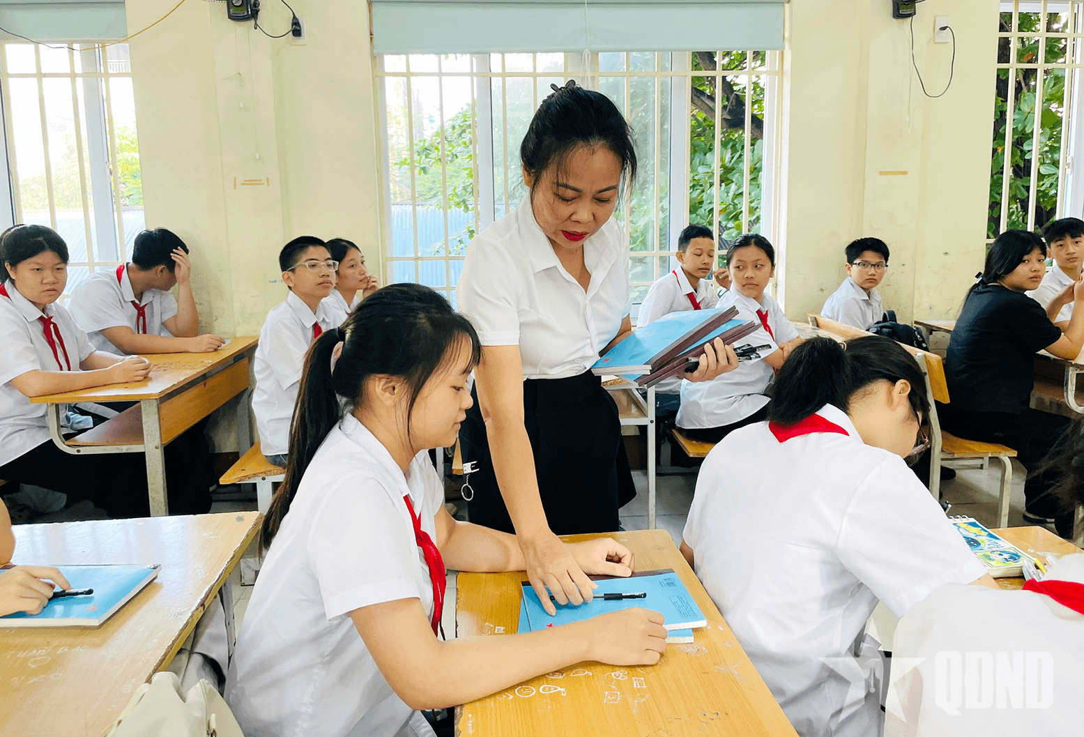 Học sinh Thái Nguyên bắt đầu trở lại trường học