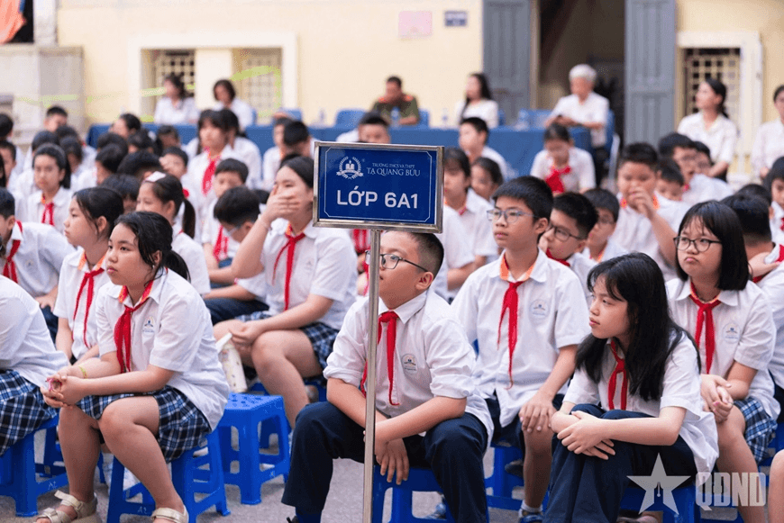 Hà Nội: Hơn 2.000 học sinh THPT được phổ biến kiến thức an toàn giao thông
