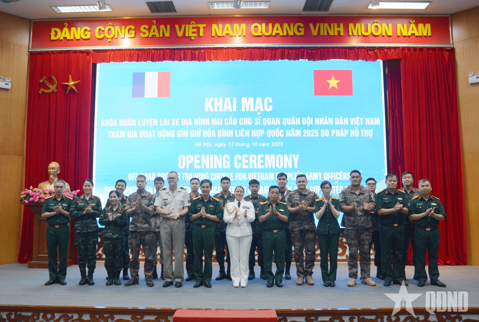 Khóa huấn luyện lái xe hai cầu cho sĩ quan tham gia gìn giữ hòa bình Liên hợp quốc