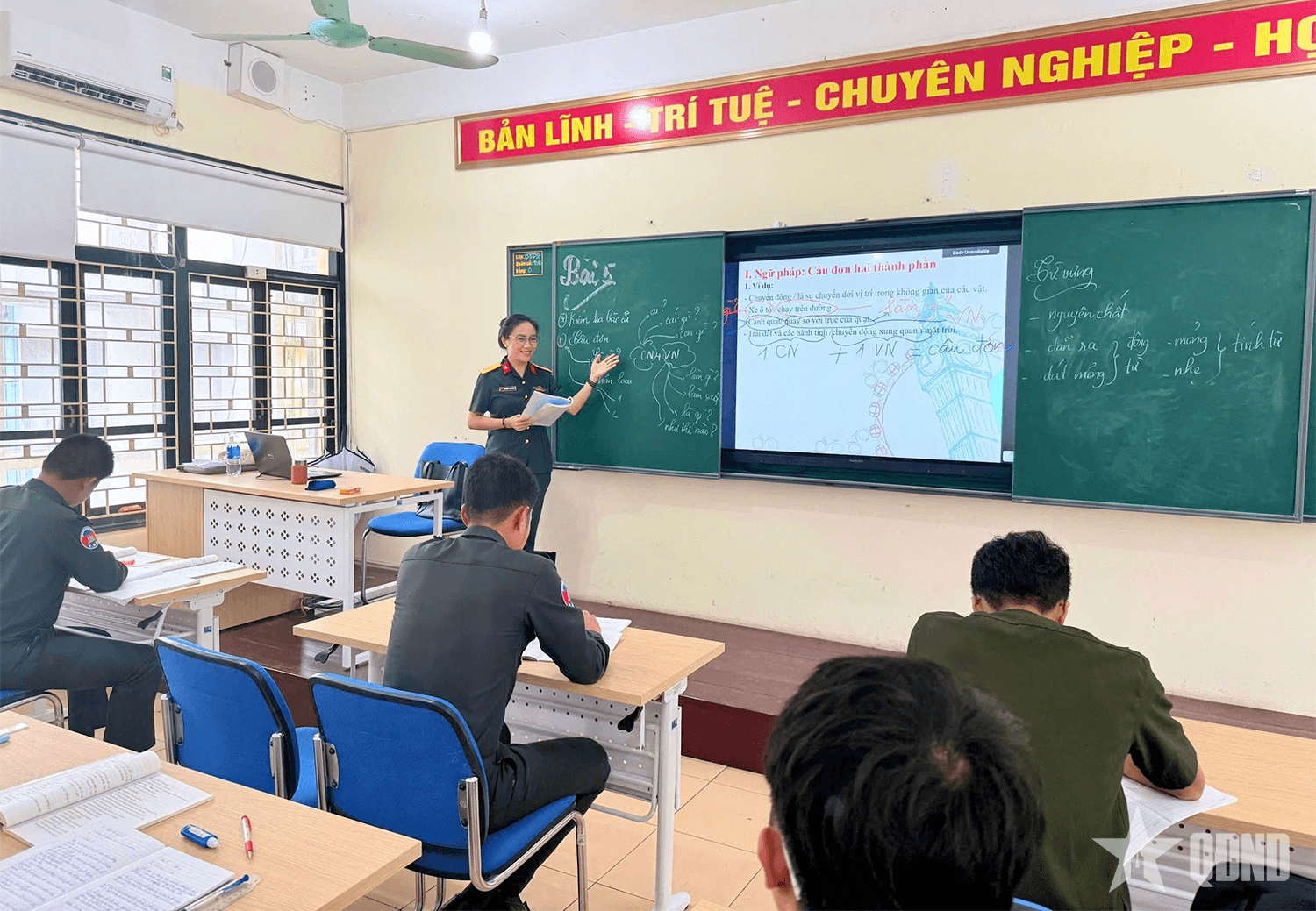Thượng tá Nguyễn Thị Hoài Thu - Người thầm lặng gieo yêu thương qua từng con chữ