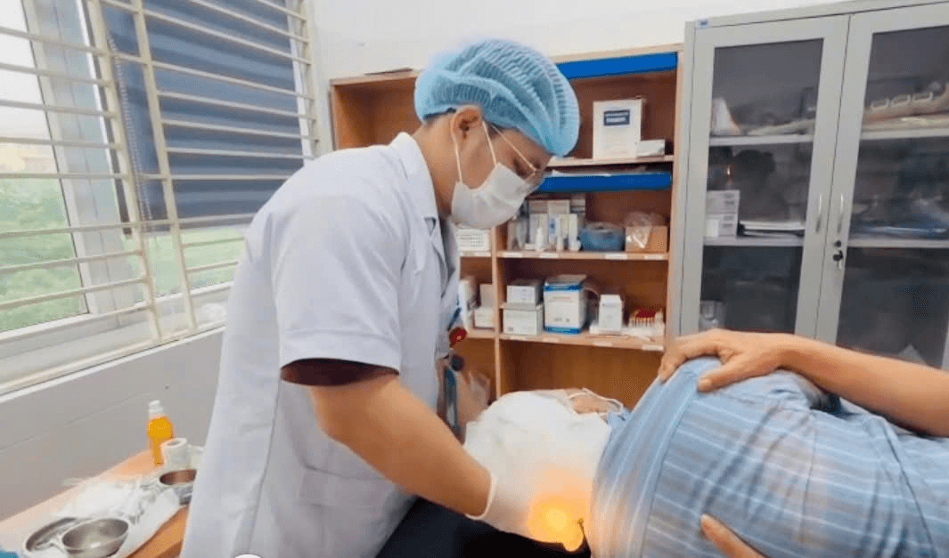 Biến chứng nặng do đắp lá chữa zona