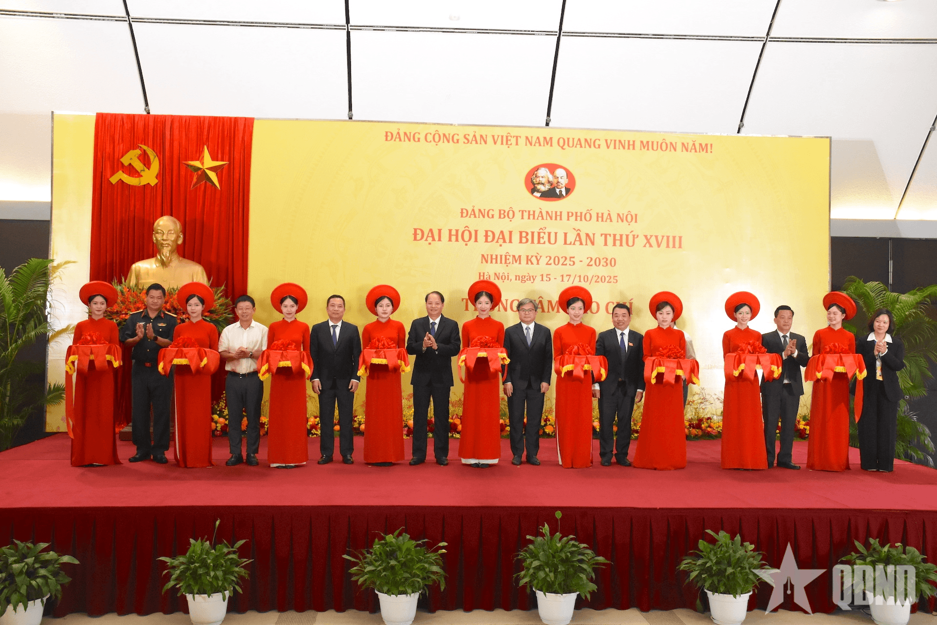 Khai trương Trung tâm báo chí phục vụ Đại hội đại biểu Đảng bộ TP Hà Nội lần thứ XVIII