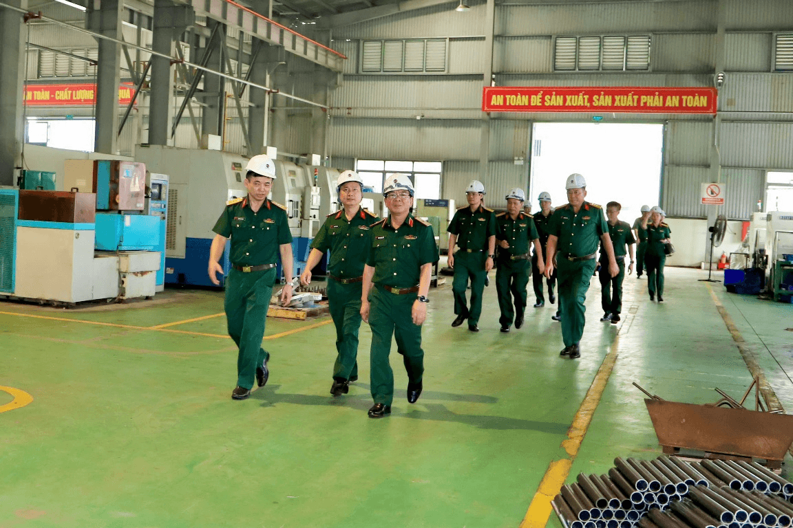 Tổng cục Công nghiệp Quốc phòng kiểm tra các đơn vị ở Thái Nguyên khắc phục hậu quả bão lũ