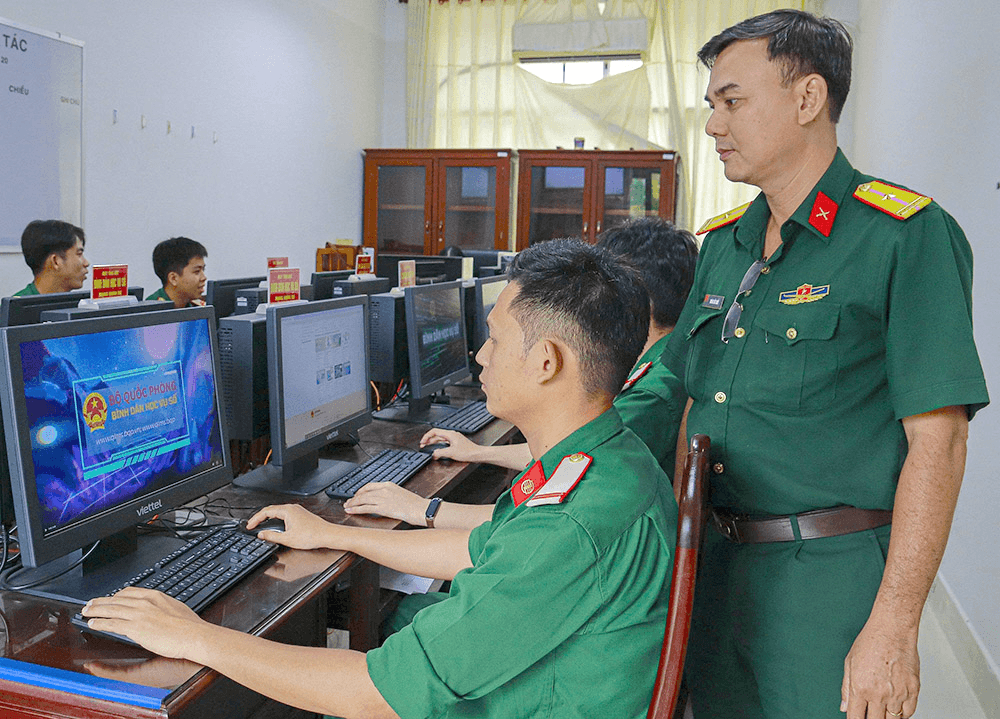 Học để làm chủ công nghệ và gần dân hơn