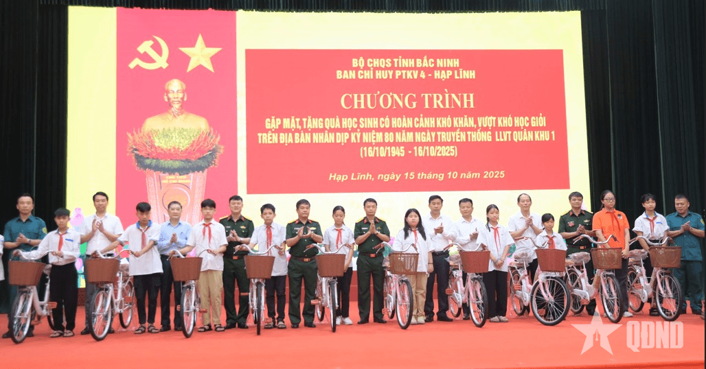 Bắc Ninh: Trao quà tặng các cháu học sinh vượt khó học giỏi
