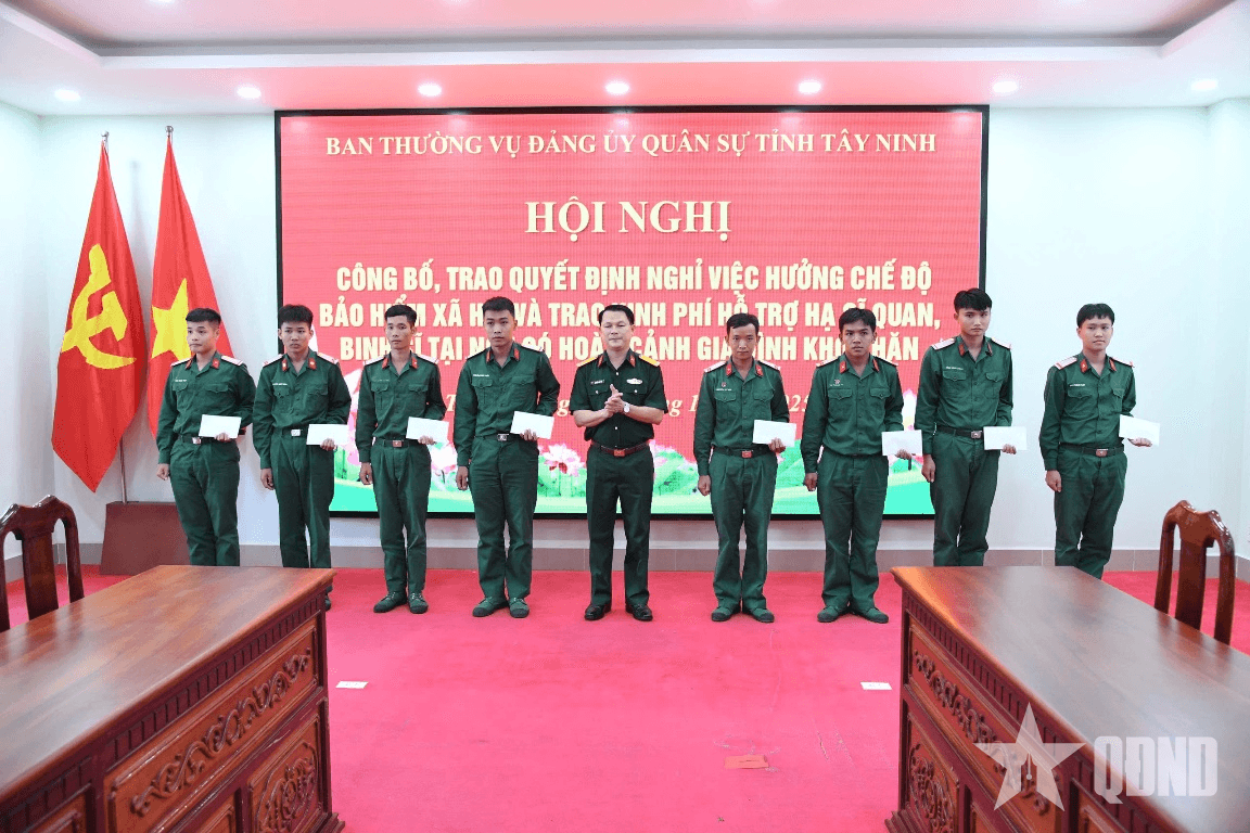 Tây Ninh trao kinh phí Bộ Quốc phòng hỗ trợ hạ sĩ quan, chiến sĩ có hoàn cảnh khó khăn