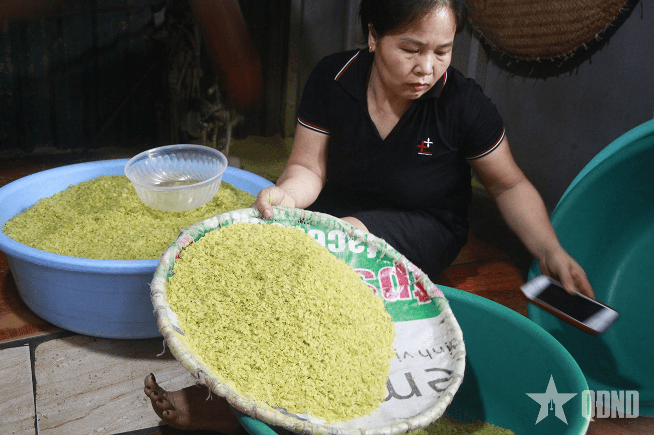 Giữ “hồn thu” Hà Nội qua từng hạt cốm Mễ Trì