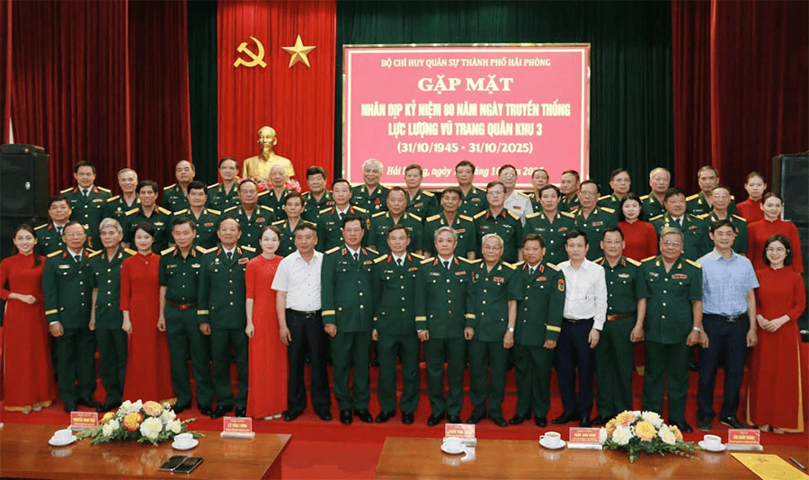Bộ CHQS thành phố Hải Phòng gặp mặt lãnh đạo, chỉ huy qua các thời kỳ