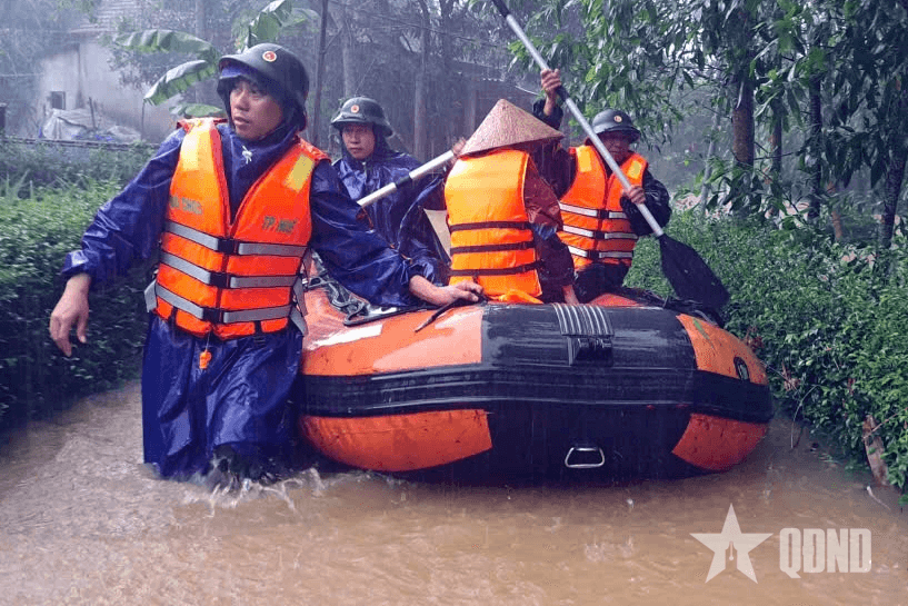 Bộ Tổng Tham mưu yêu cầu các đơn vị chủ động ứng phó mưa lớn, lũ quét từ Quảng Trị đến Quảng Ngãi
