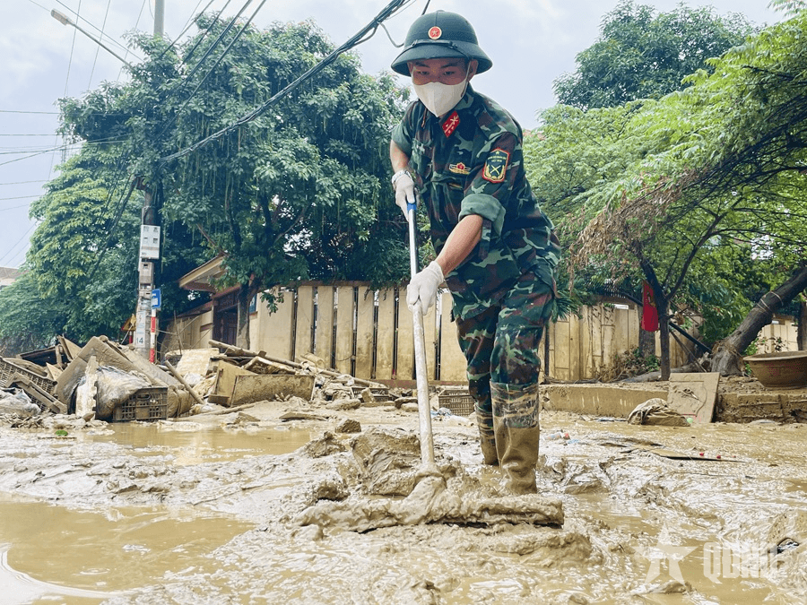 Bộ đội Cụ Hồ ở vùng lũ Thái Nguyên