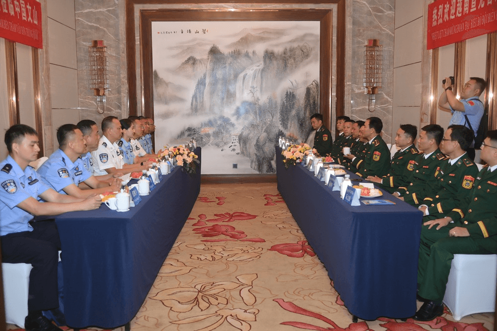 Tăng cường hữu nghị giữa BĐBP tỉnh Tuyên Quang và cơ quan quản lý di dân khu vực Châu Văn Sơn, tỉnh Vân Nam (Trung Quốc)