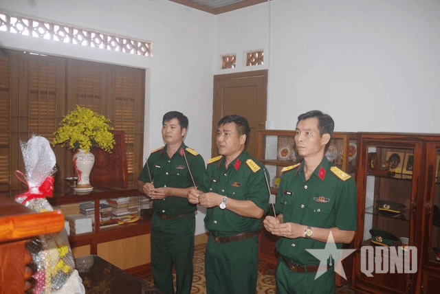 Bộ CHQS tỉnh Đắk Lắk tri ân nhân Ngày truyền thống LLVT Quân khu 5