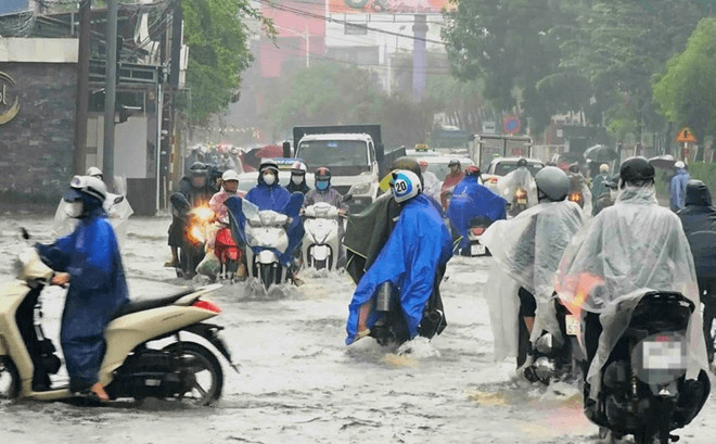 Thực hiện tốt công tác Đảng, công tác chính trị trong ứng phó mưa lớn, lũ quét