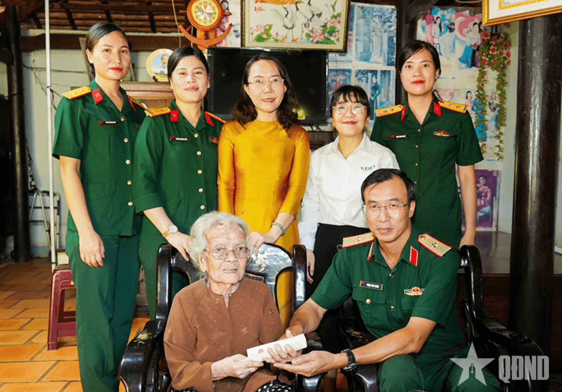 Phụ nữ lực lượng vũ trang TP Hồ Chí Minh hành trình về nguồn