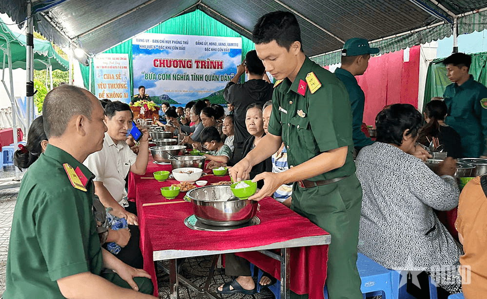 “Bữa cơm nghĩa tình quân dân” tại đặc khu Côn Đảo