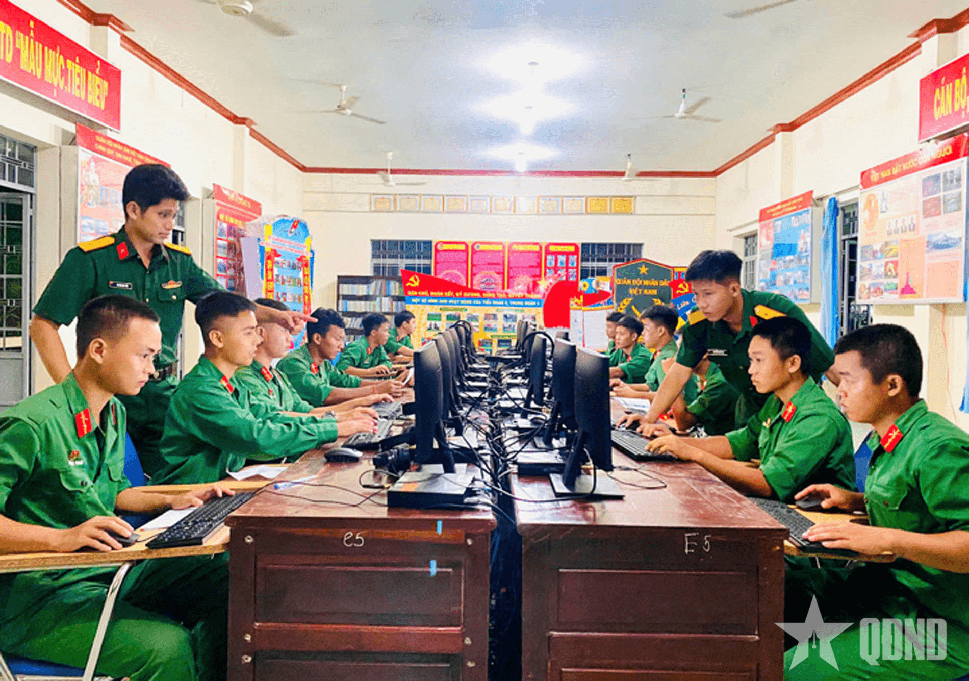 “Bình dân học vụ số” - khơi dậy tinh thần học tập, làm chủ công nghệ ở Sư đoàn 5