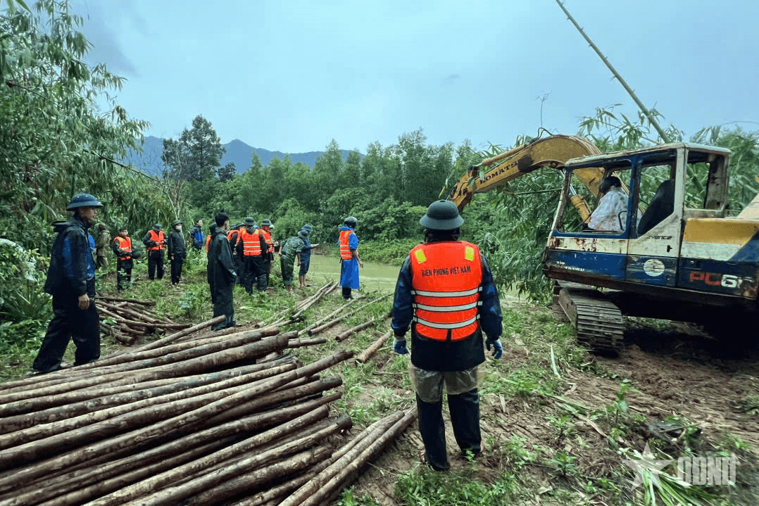 Thành phố Huế: Khẩn trương khắc phục sạt lở tại xã Chân Mây - Lăng Cô