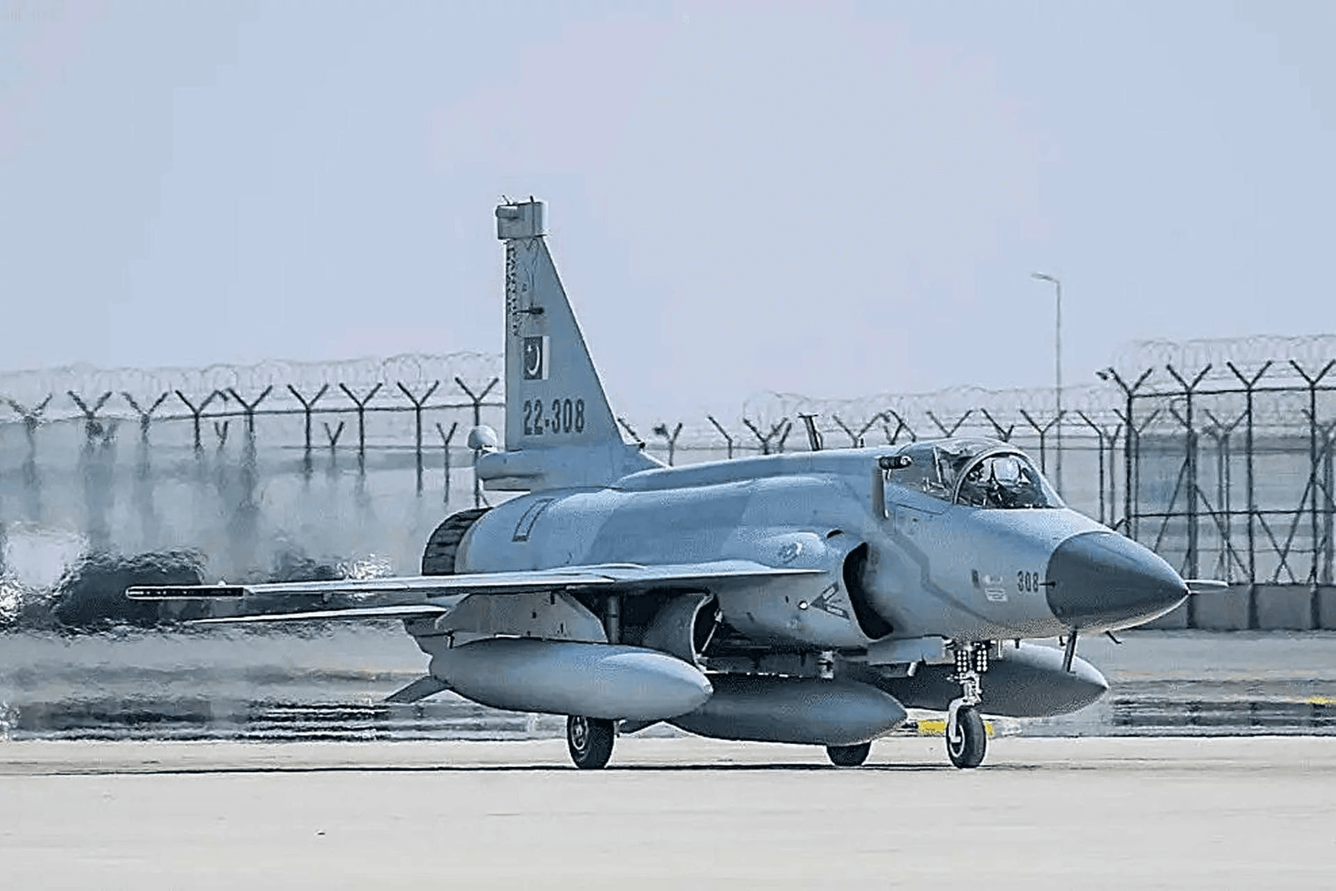 Quân sự thế giới hôm nay (20-10): Vì sao tiêm kích JF-17 của Pakistan có mặt ở Azerbaijan?