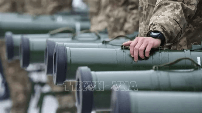 Viện trợ quân sự của EU cho Ukraine giảm hơn một nửa