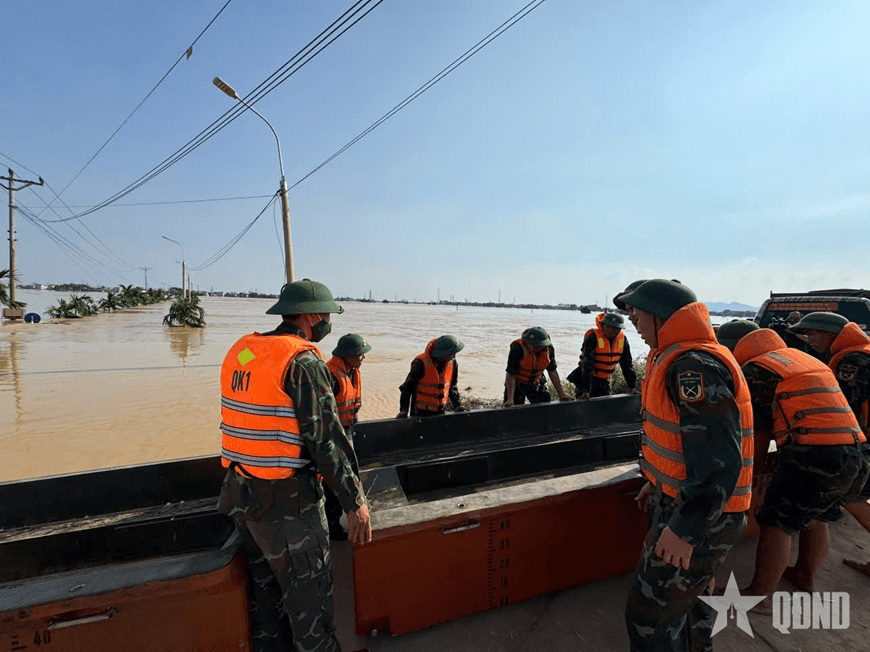 Quân đội chủ động ứng phó bão số 12 trên Biển Đông