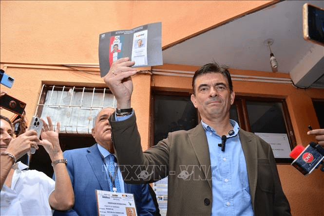 Ứng cử viên Rodrigo Paz đắc cử Tổng thống Bolivia