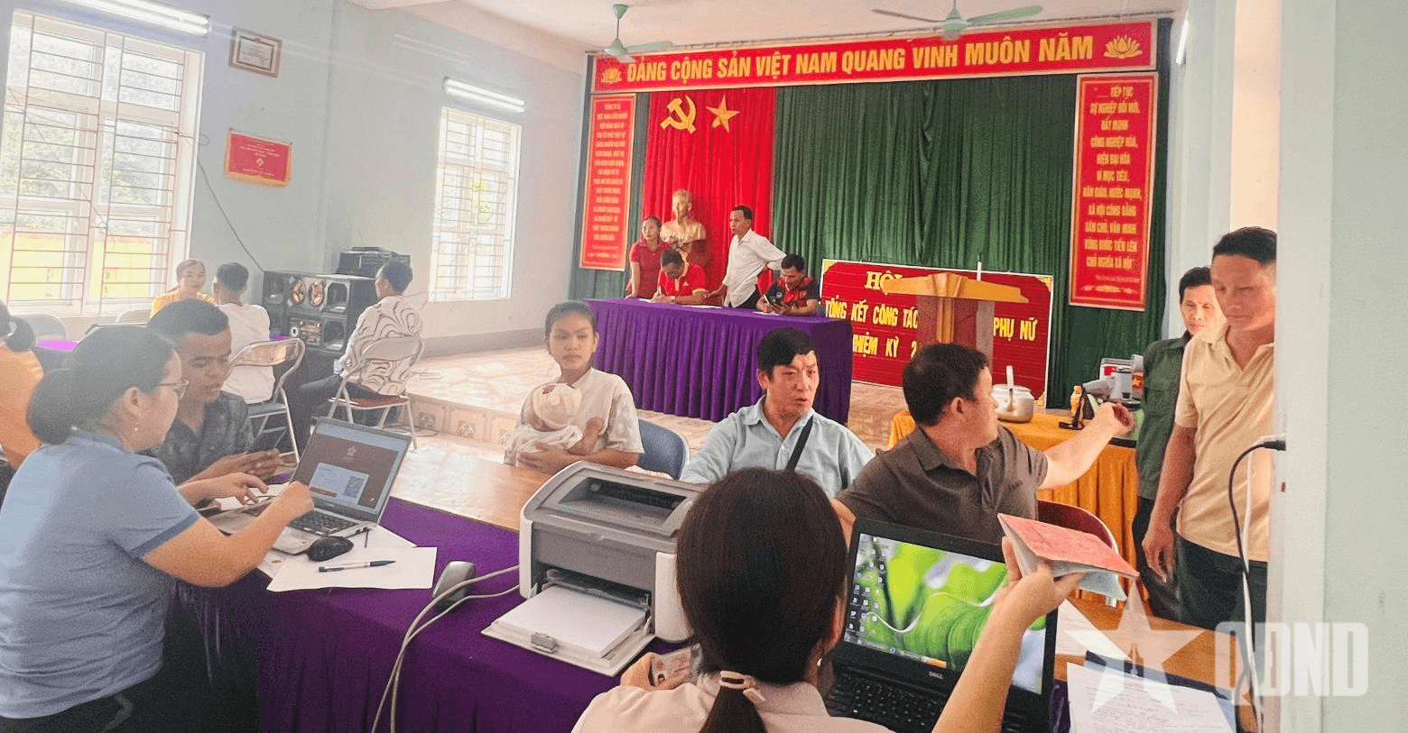 Những người “truyền đi ánh sáng của chính quyền cơ sở”