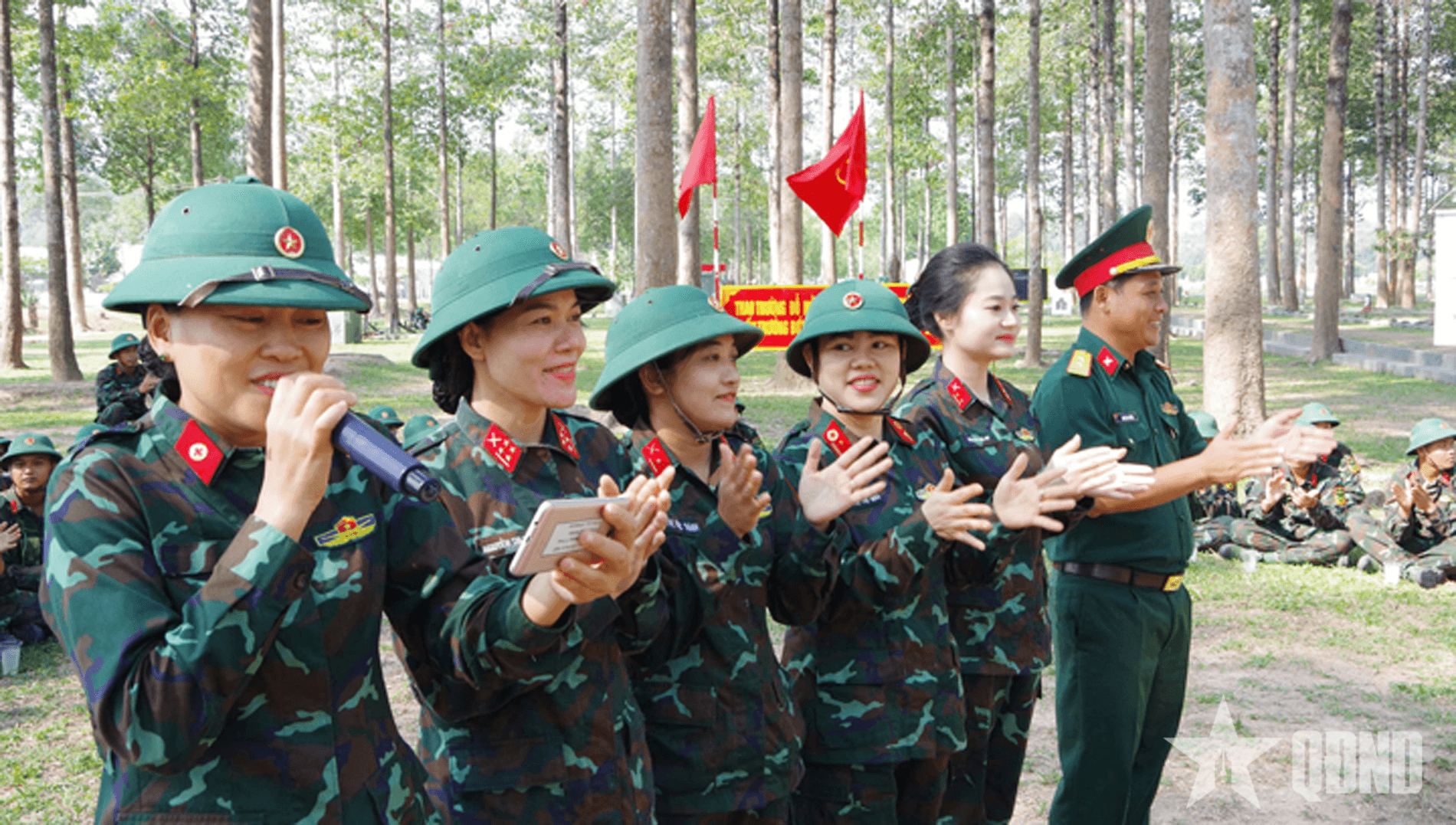Phụ nữ Sư đoàn 9 xây dựng đơn vị, "giữ lửa" gia đình