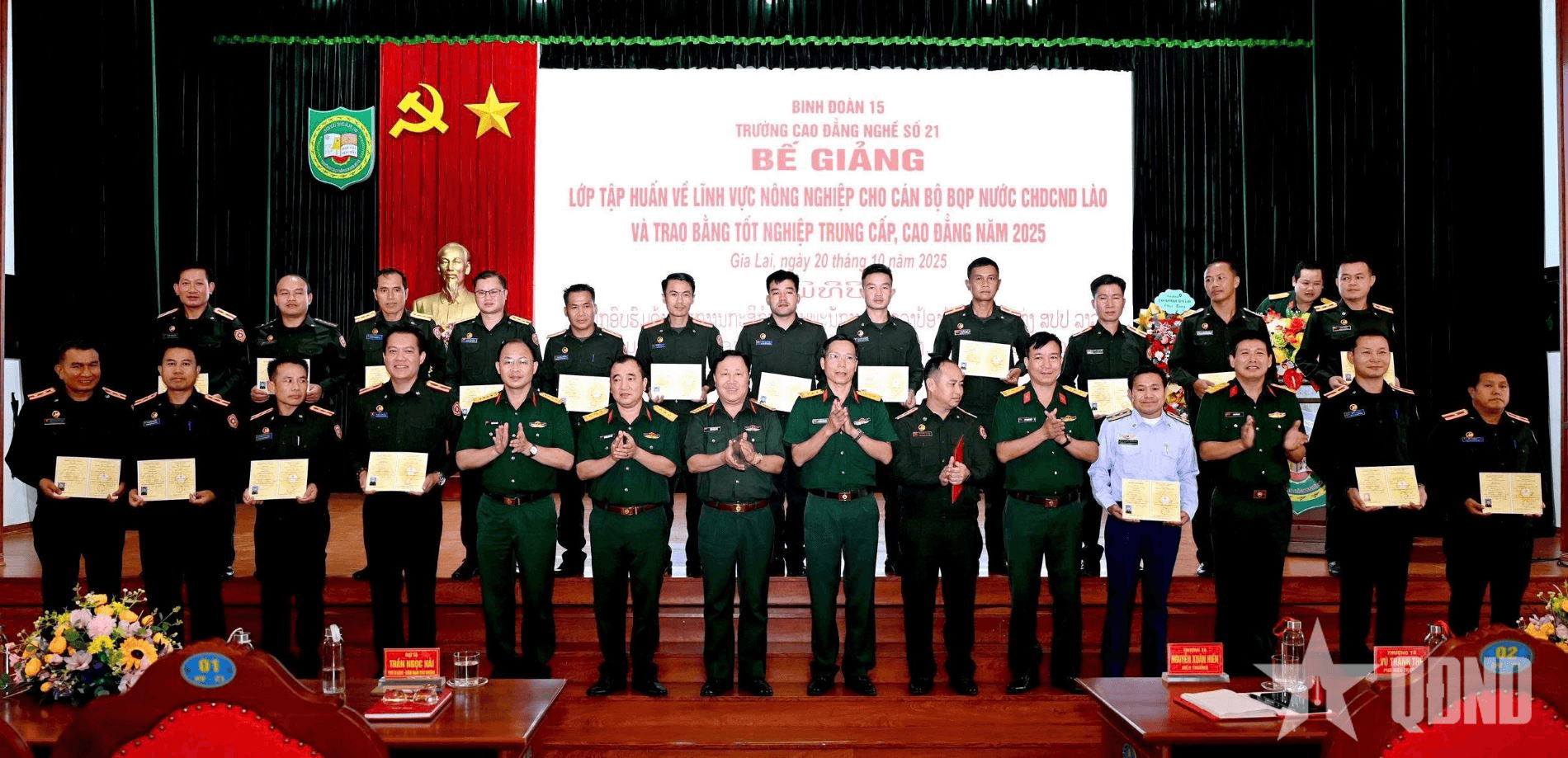 Trường Cao đẳng nghề số 21 bế giảng tập huấn cho 20 học viên Lào