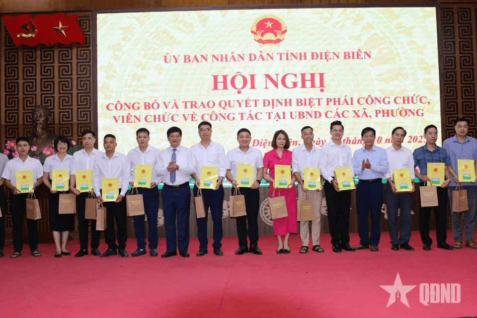 Điện Biên: Biệt phái 52 công chức, viên chức về các xã, phường