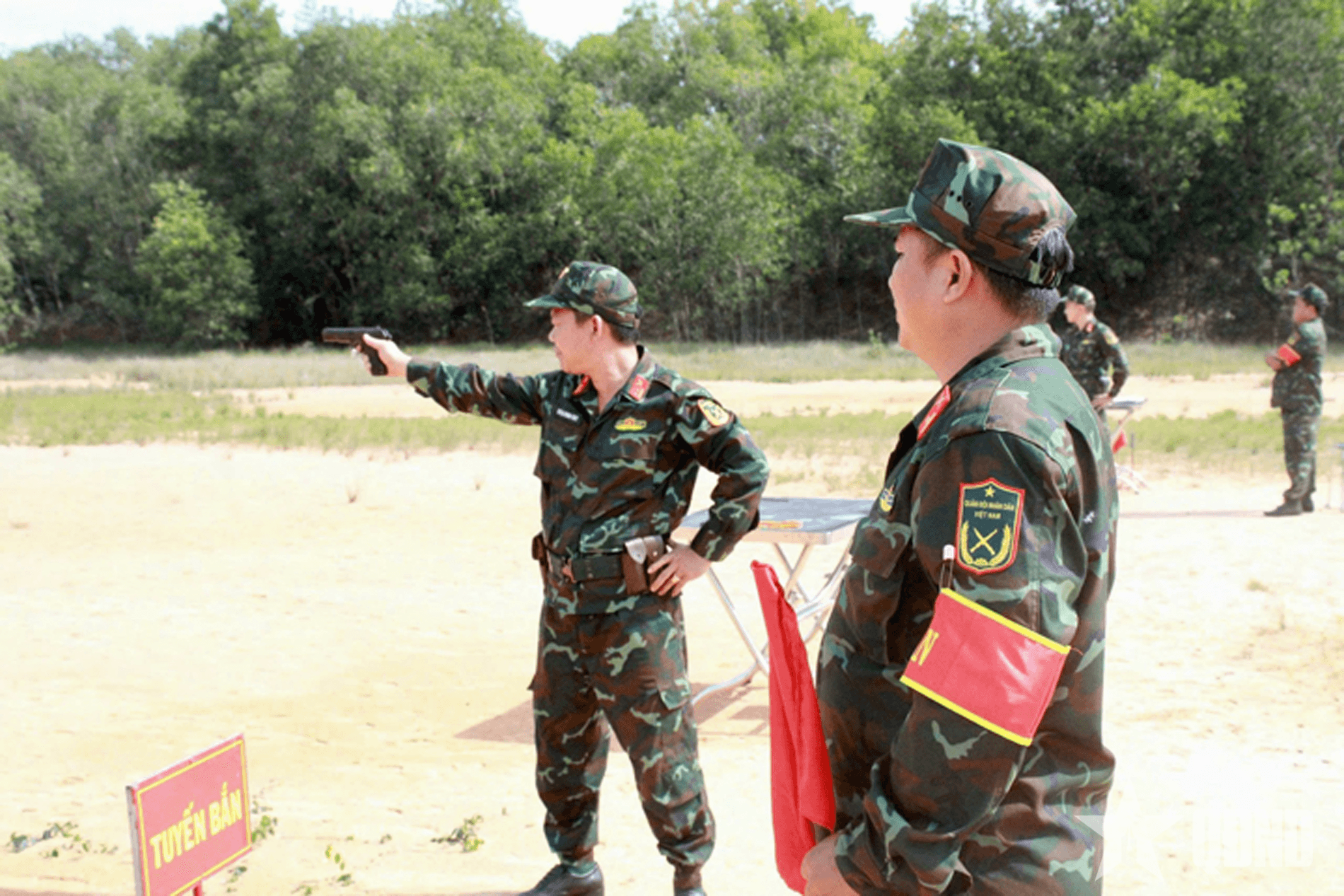 Kiểm tra bắn đạn thật bài 1 súng K54 cho sĩ quan