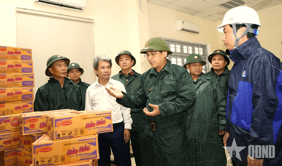 LLVT Quân khu 5 dốc sức giúp dân phòng, chống bão số 12