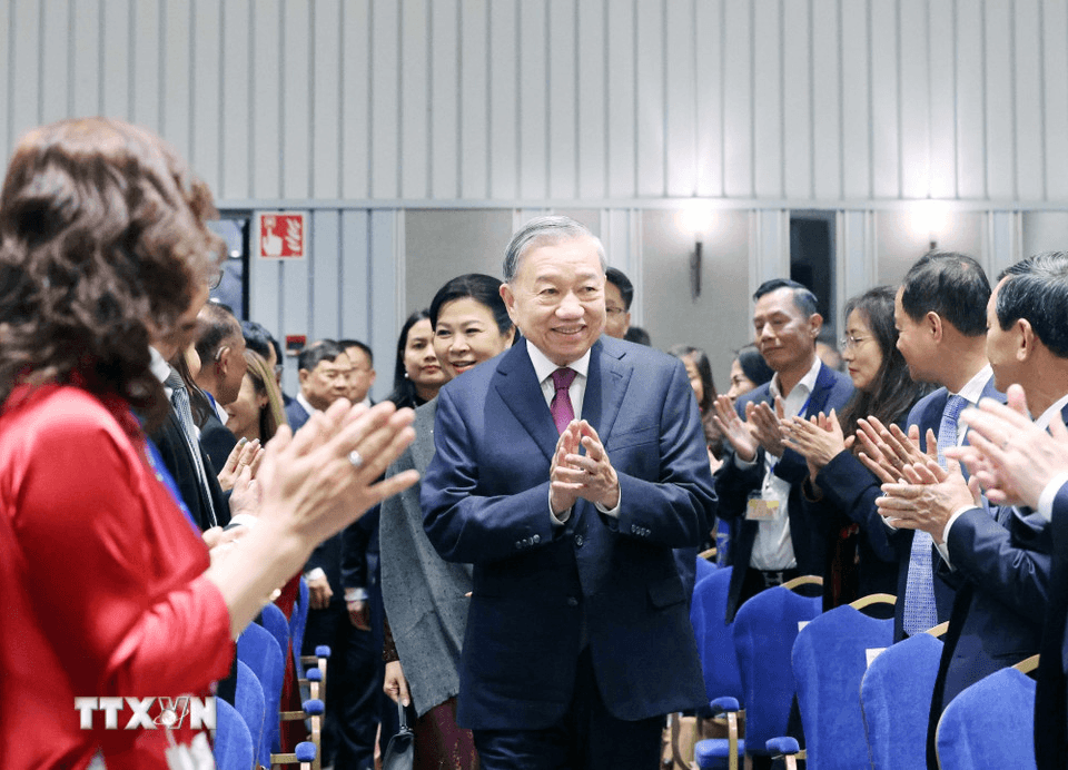 Tổng Bí thư Tô Lâm gặp gỡ cán bộ Đại sứ quán Việt Nam và cộng đồng người Việt tại các nước Bắc Âu